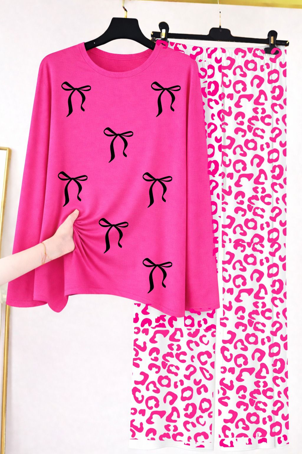 Bow Print Crewneck Top & Leopard Spotted Lounge Suit
