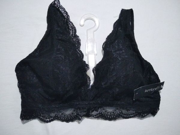 Smart & Sexy Women's Signature Lace Deep V Neck Wireless Bralette