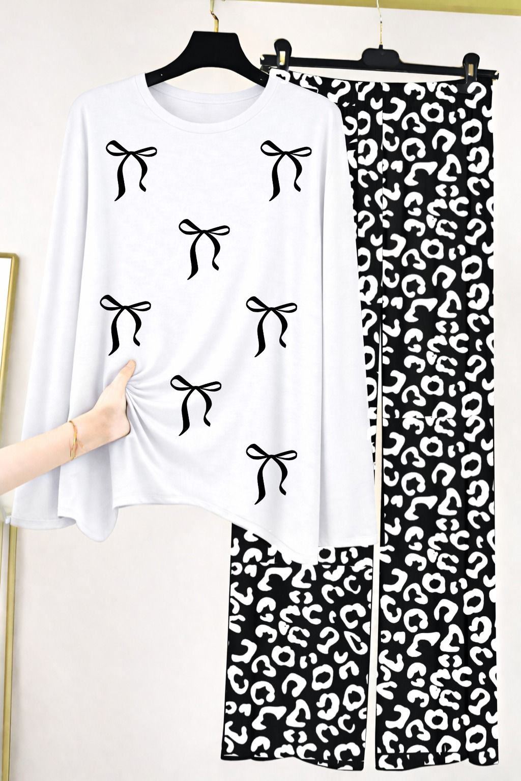 Bow Print Crewneck Top & Leopard Spotted Lounge Suit