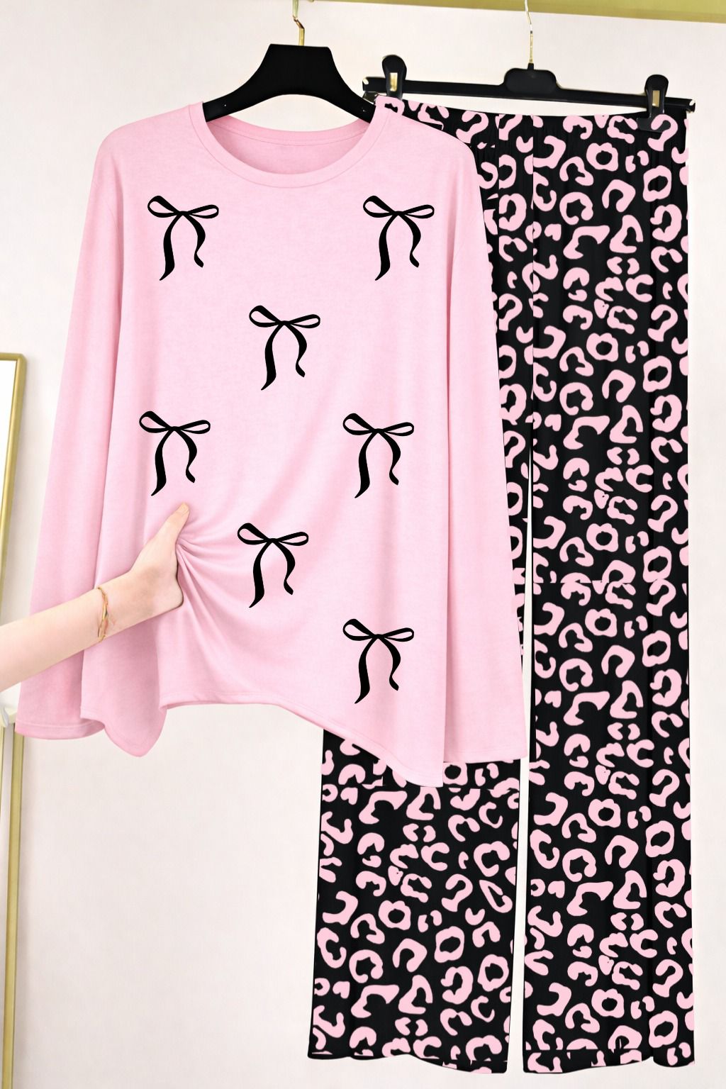 Bow Print Crewneck Top & Leopard Spotted Lounge Suit