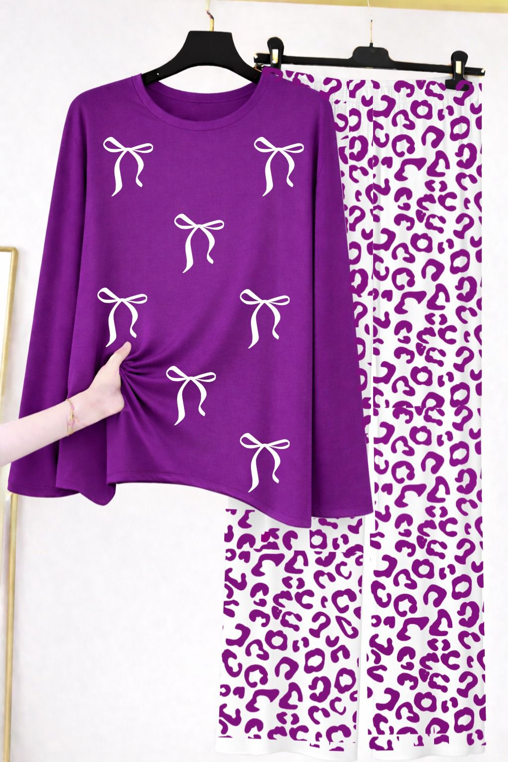 Bow Print Crewneck Top & Leopard Spotted Lounge Suit