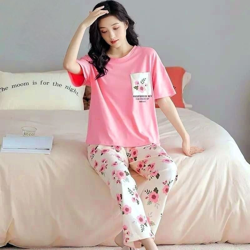 Blossom Comfort: Women's Floral Print Pajama Set with Contrast Pocket Detail